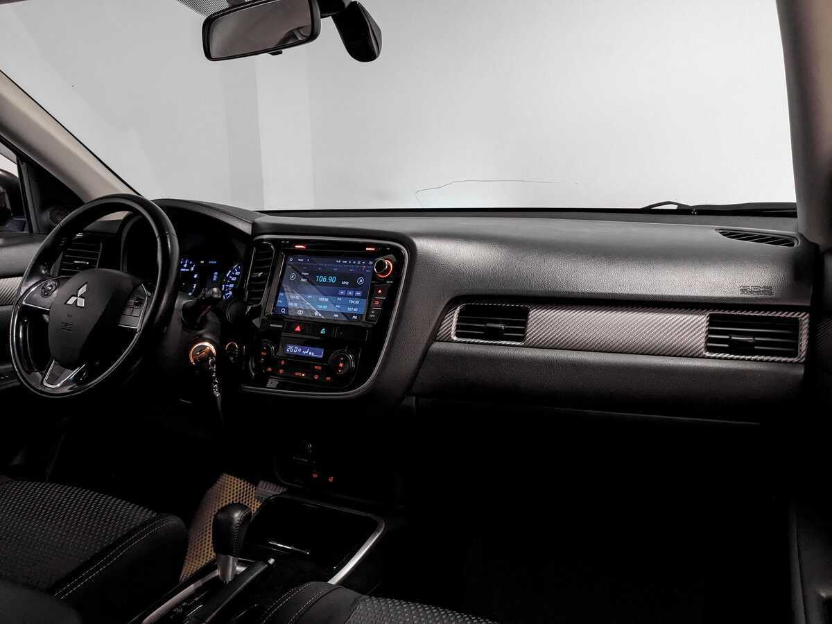Mitsubishi Outlander с пробегом — 2017 год. Фото: #8