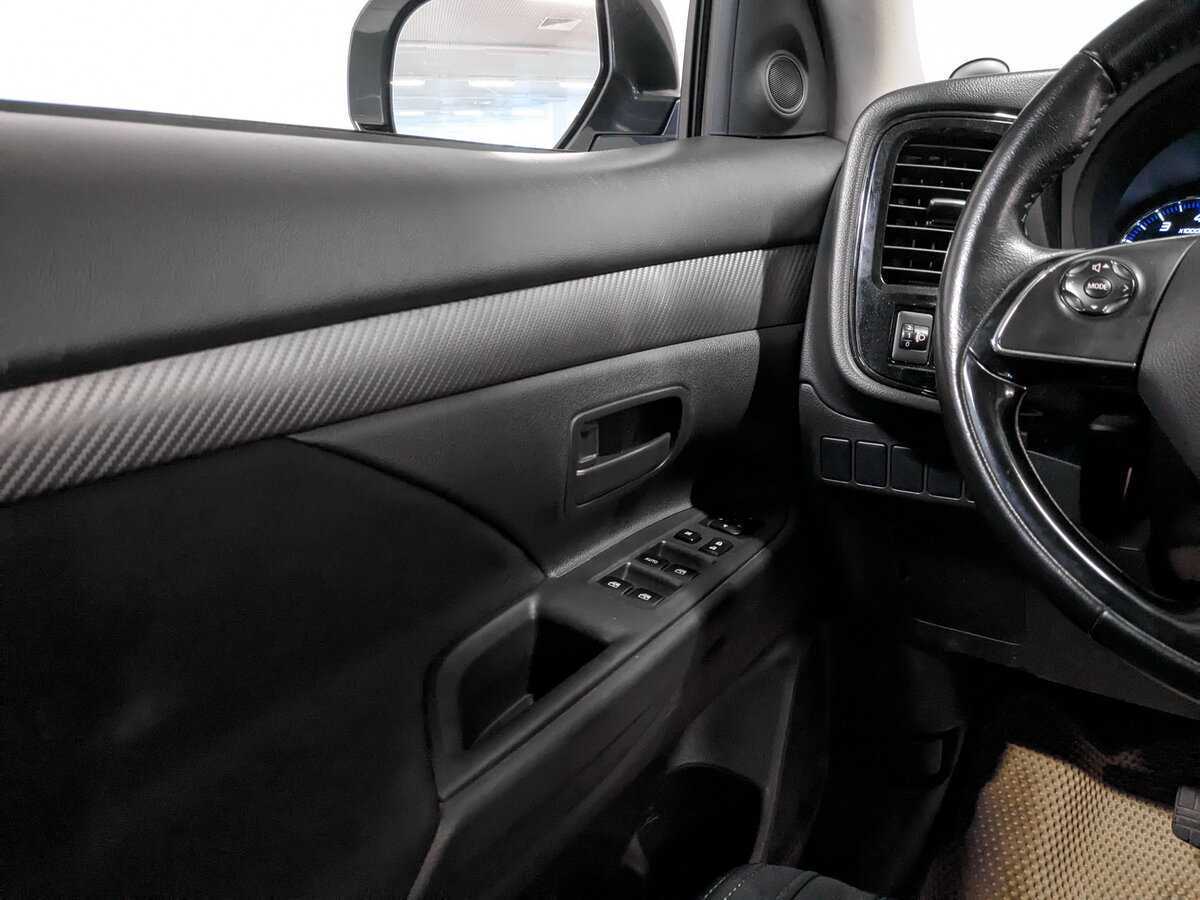 Mitsubishi Outlander с пробегом — 2017 год. Фото: #16