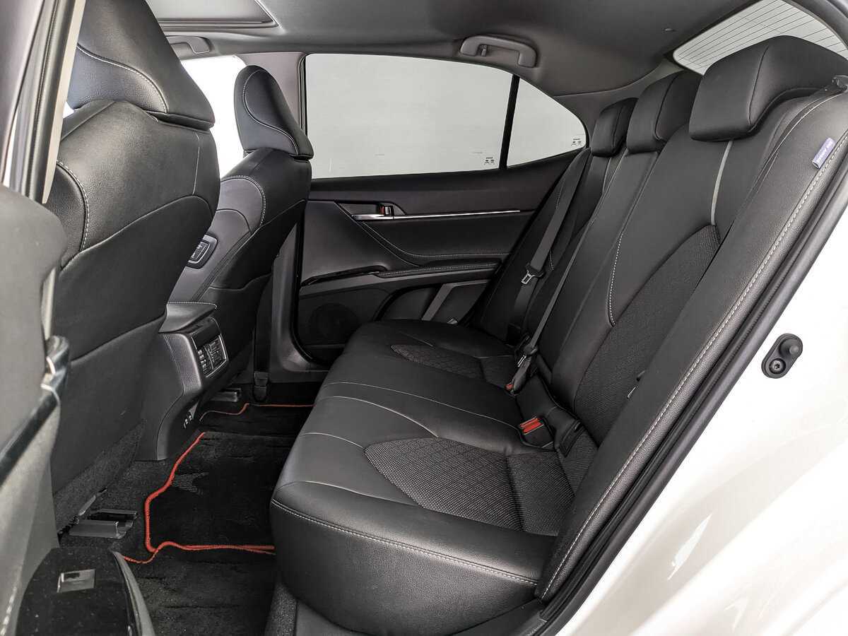 Toyota Camry с пробегом — 2023 год. Фото: #13