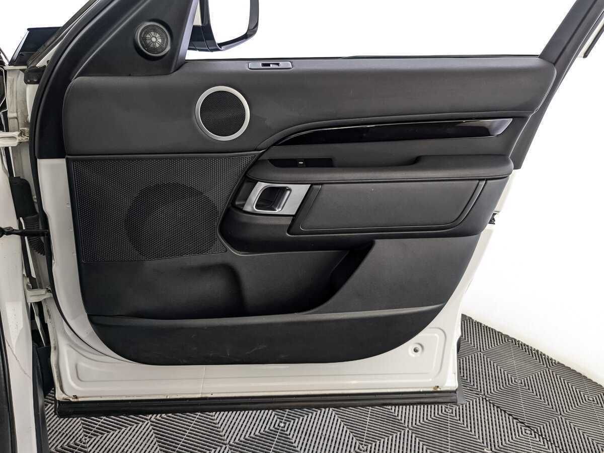 Land Rover Discovery с пробегом — 2019 год. Фото: #20