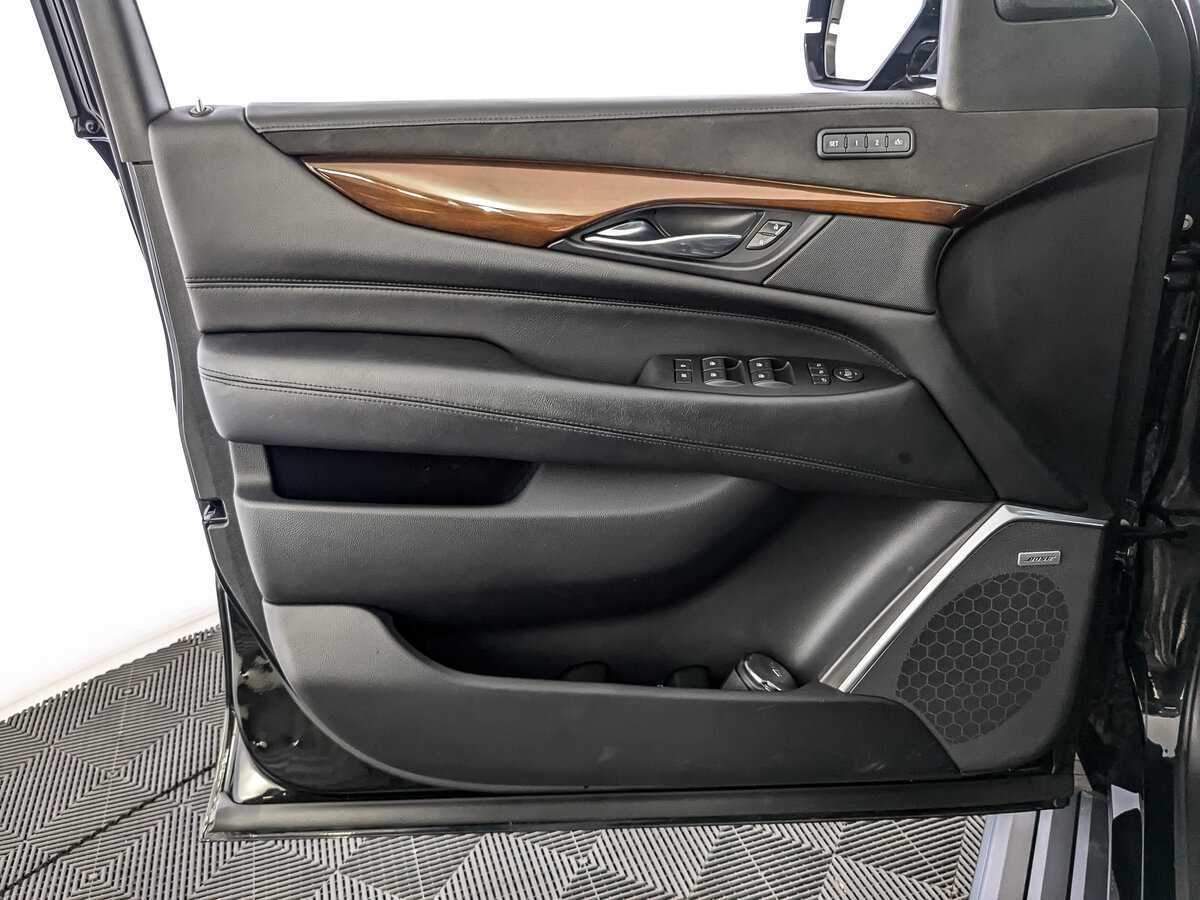 Cadillac Escalade с пробегом — 2018 год. Фото: #14