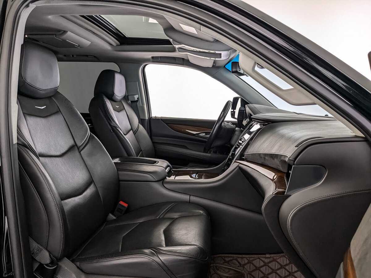 Cadillac Escalade с пробегом — 2018 год. Фото: #18
