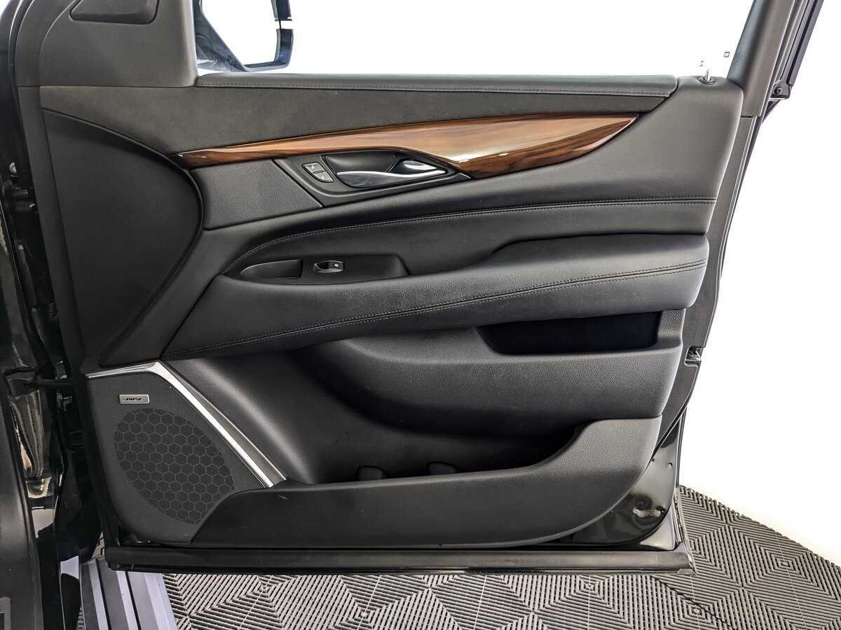 Cadillac Escalade с пробегом — 2018 год. Фото: #19