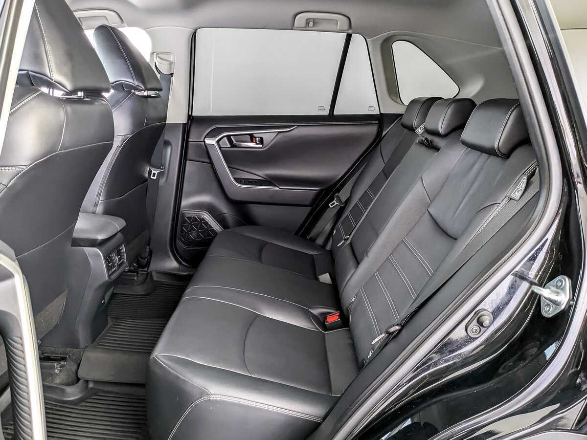 Toyota RAV4 с пробегом — 2021 год. Фото: #9