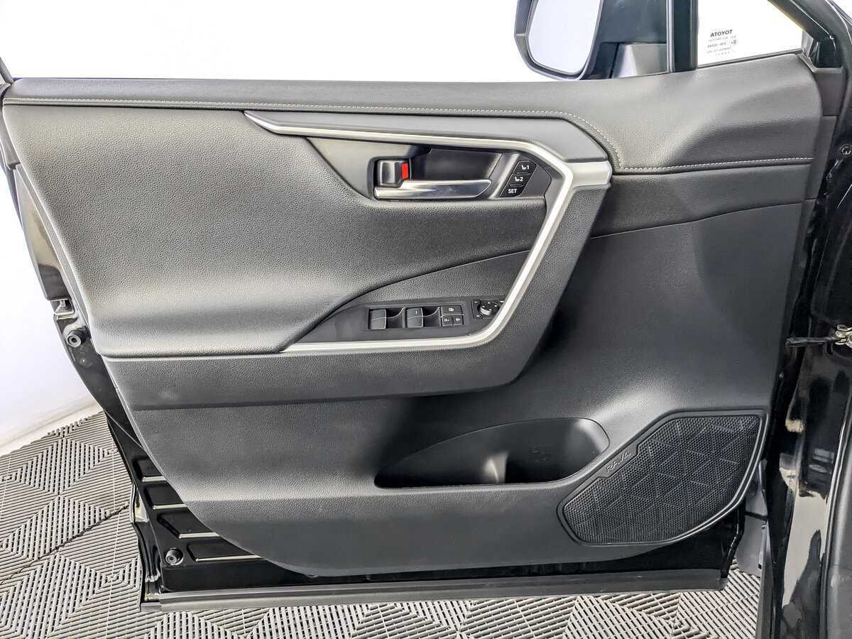 Toyota RAV4 с пробегом — 2021 год. Фото: #14