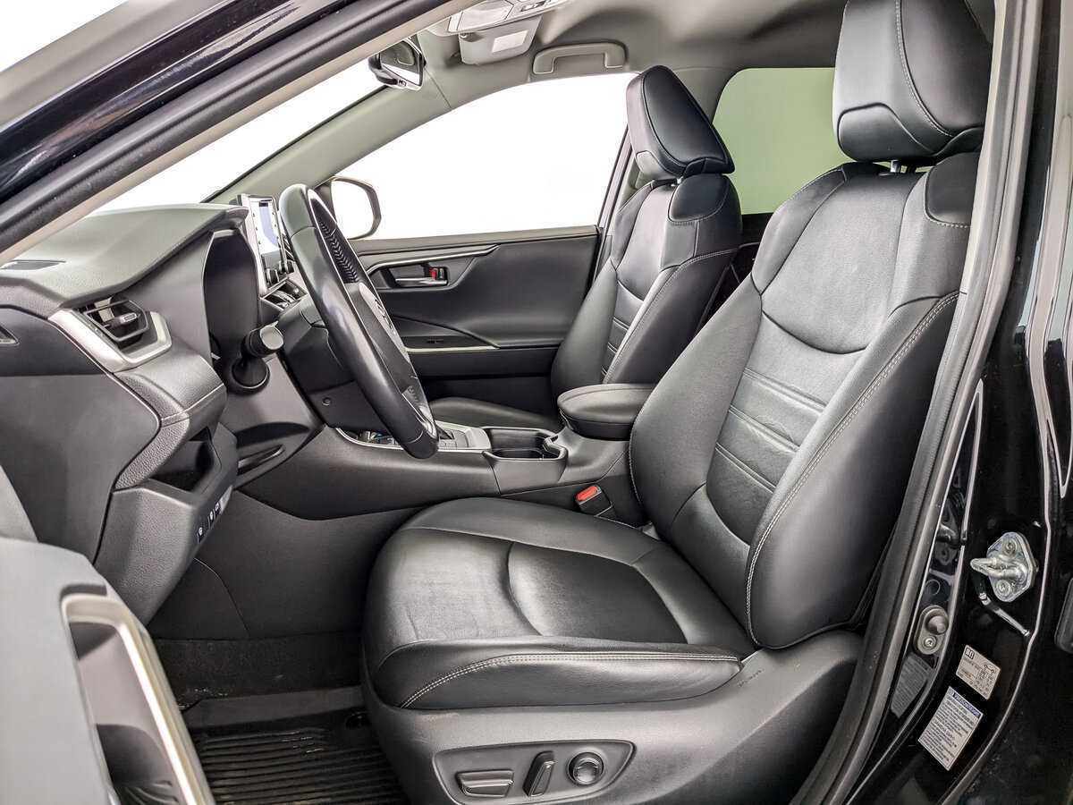 Toyota RAV4 с пробегом — 2021 год. Фото: #15