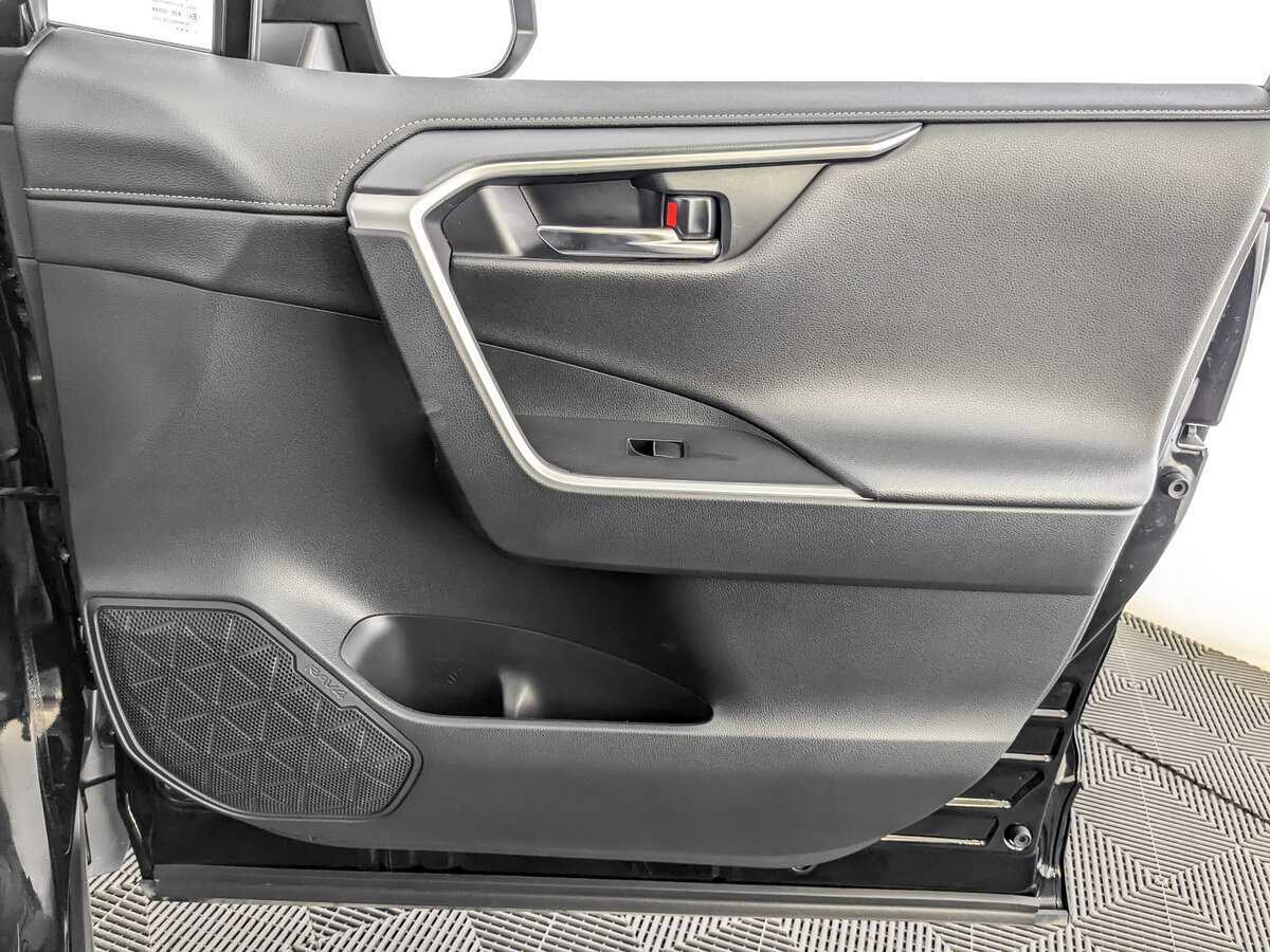 Toyota RAV4 с пробегом — 2021 год. Фото: #20