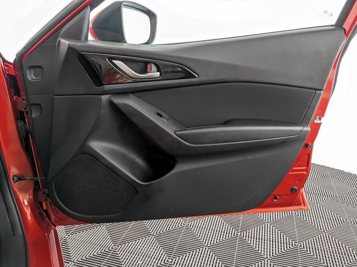 Mazda 3 с пробегом — 2015 год. Фото: #19