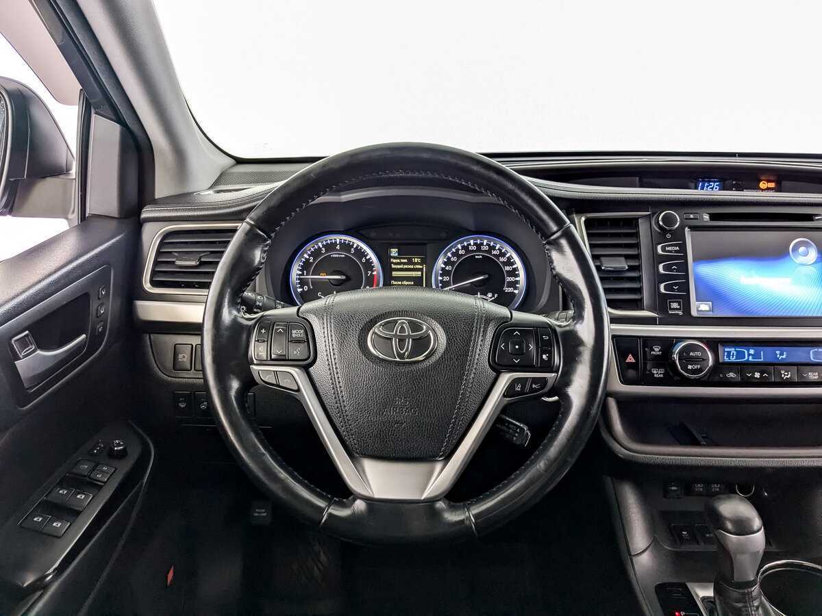 Toyota Highlander с пробегом — 2018 год. Фото: #17