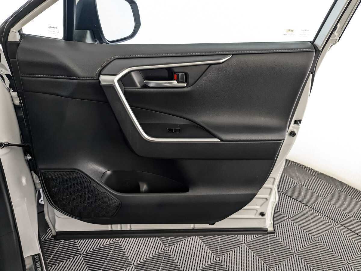 Toyota RAV4 с пробегом — 2021 год. Фото: #20