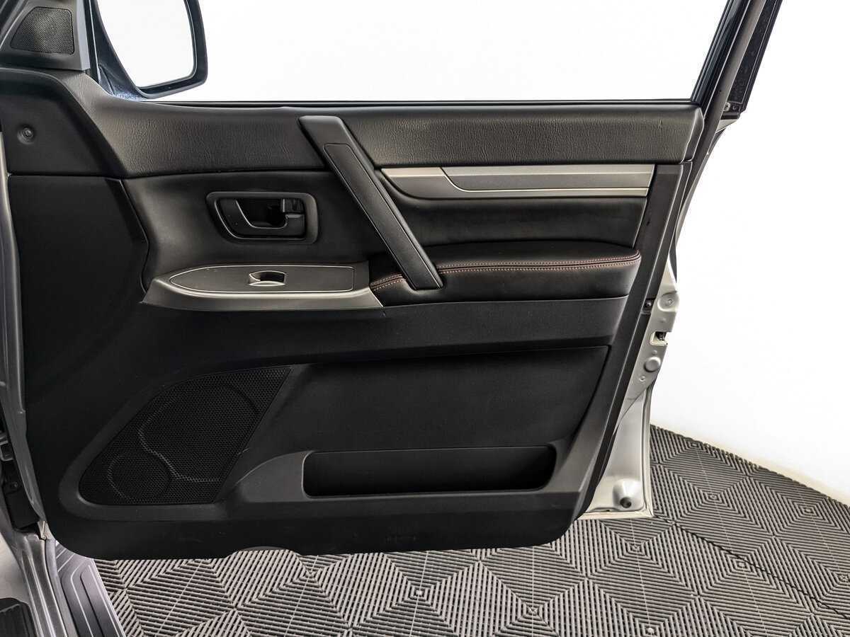 Mitsubishi Pajero с пробегом — 2011 год. Фото: #20