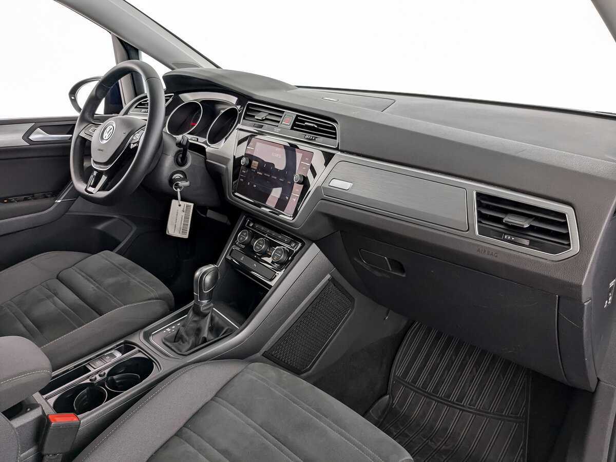Volkswagen Touran с пробегом — 2018 год. Фото: #7