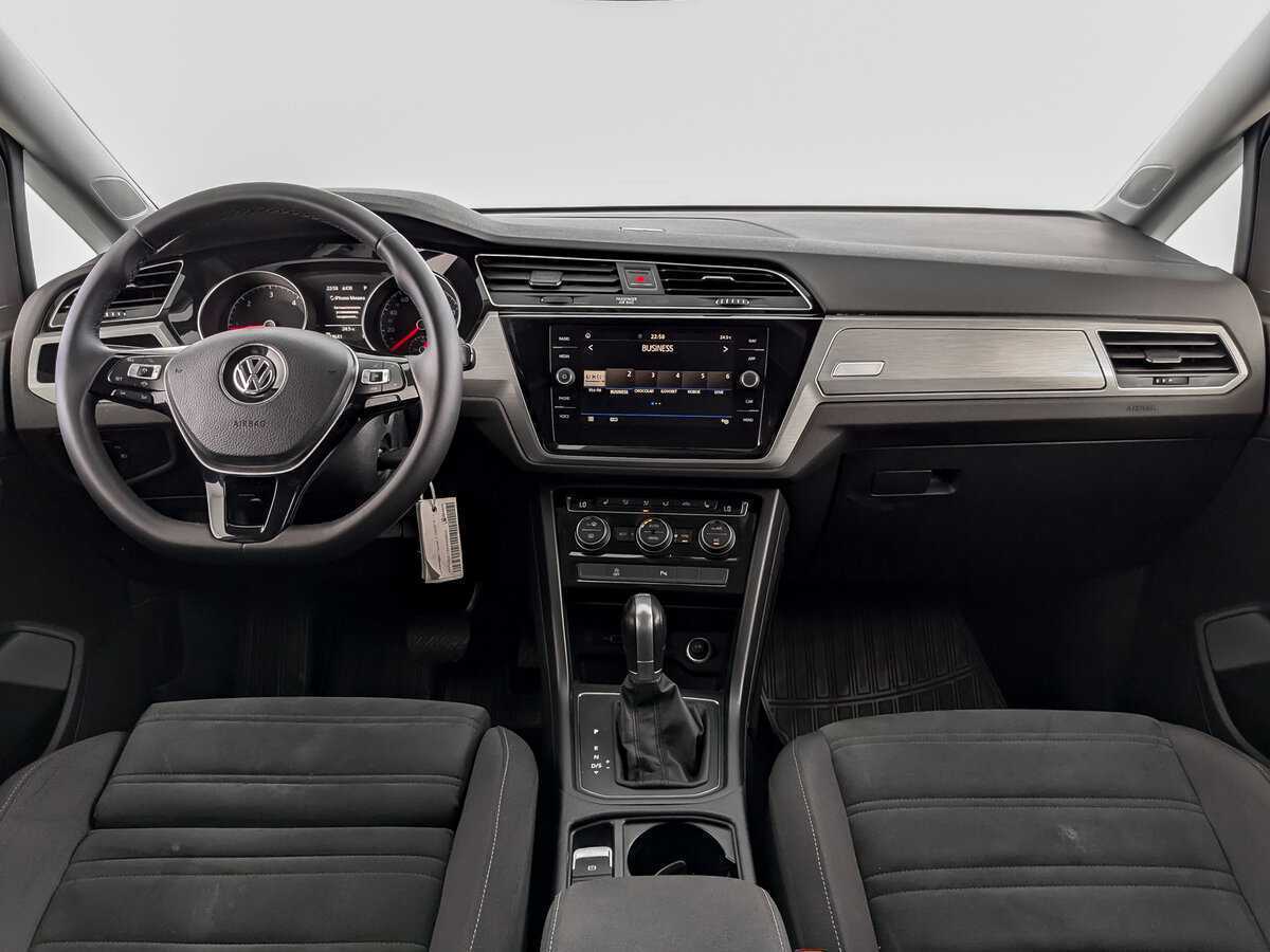 Volkswagen Touran с пробегом — 2018 год. Фото: #10