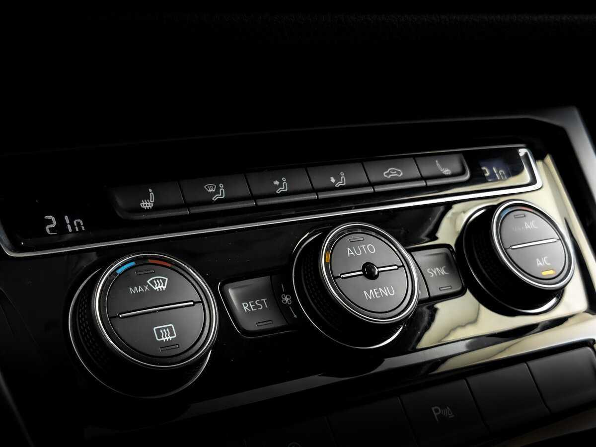 Volkswagen Touran с пробегом — 2018 год. Фото: #20