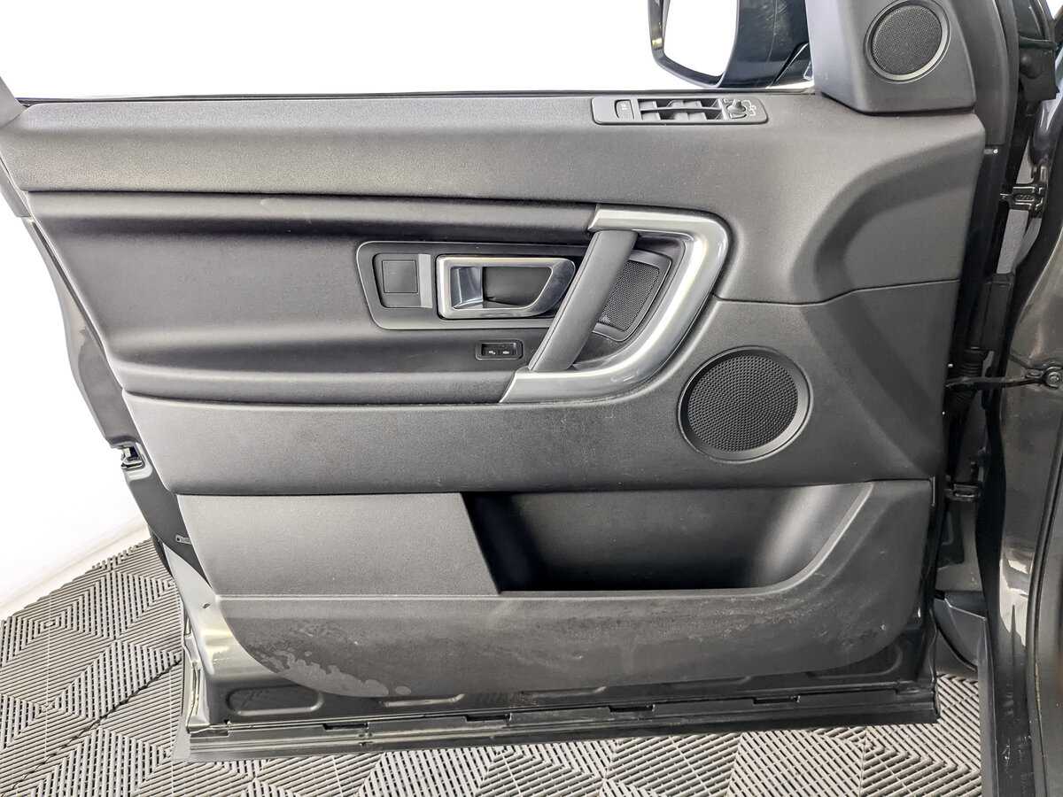 Land Rover Discovery Sport с пробегом — 2017 год. Фото: #14