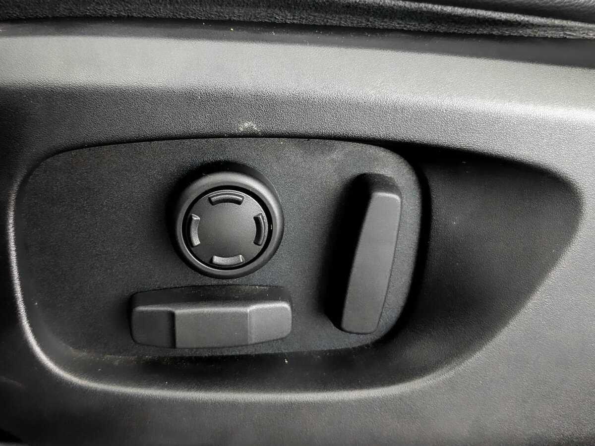 Land Rover Discovery Sport с пробегом — 2017 год. Фото: #16