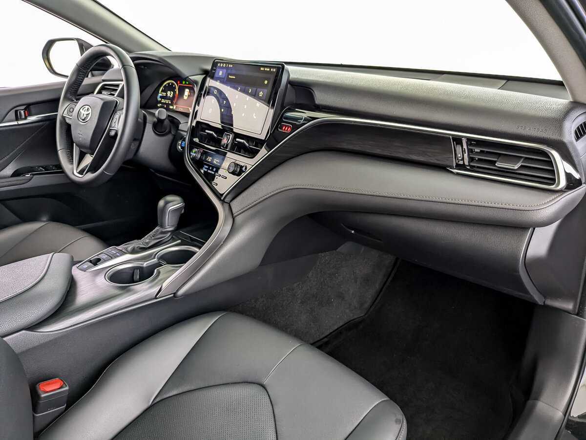 Toyota Camry с пробегом — 2023 год. Фото: #8