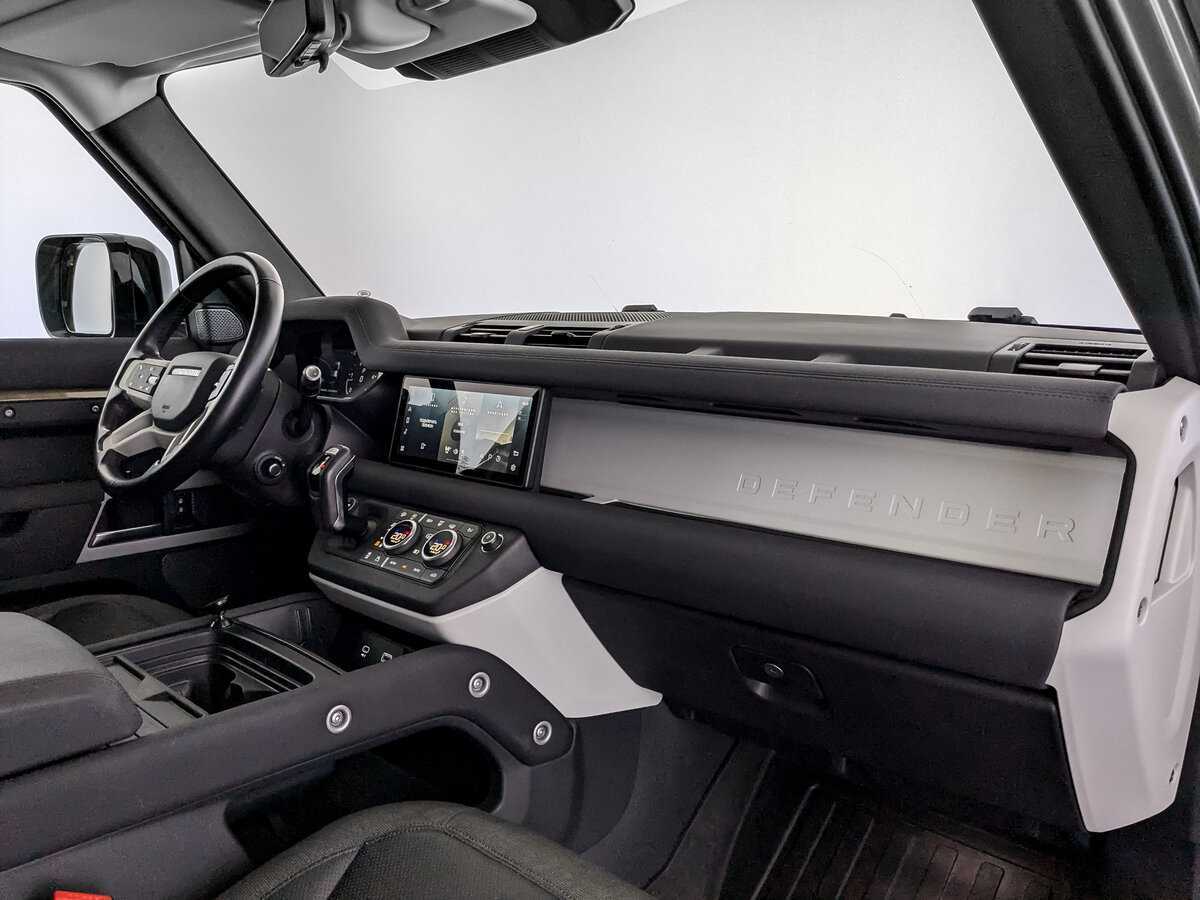 Land Rover Defender с пробегом — 2021 год. Фото: #8