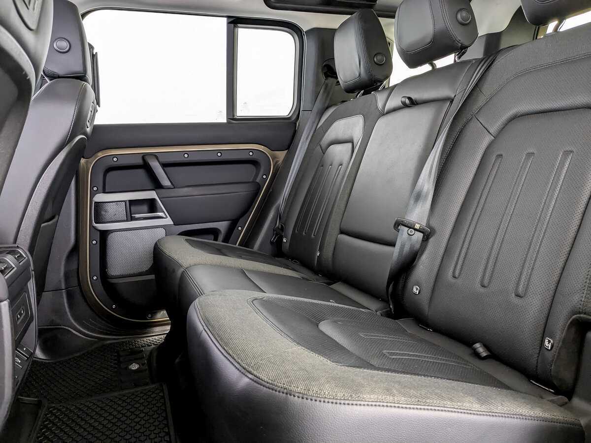 Land Rover Defender с пробегом — 2021 год. Фото: #9