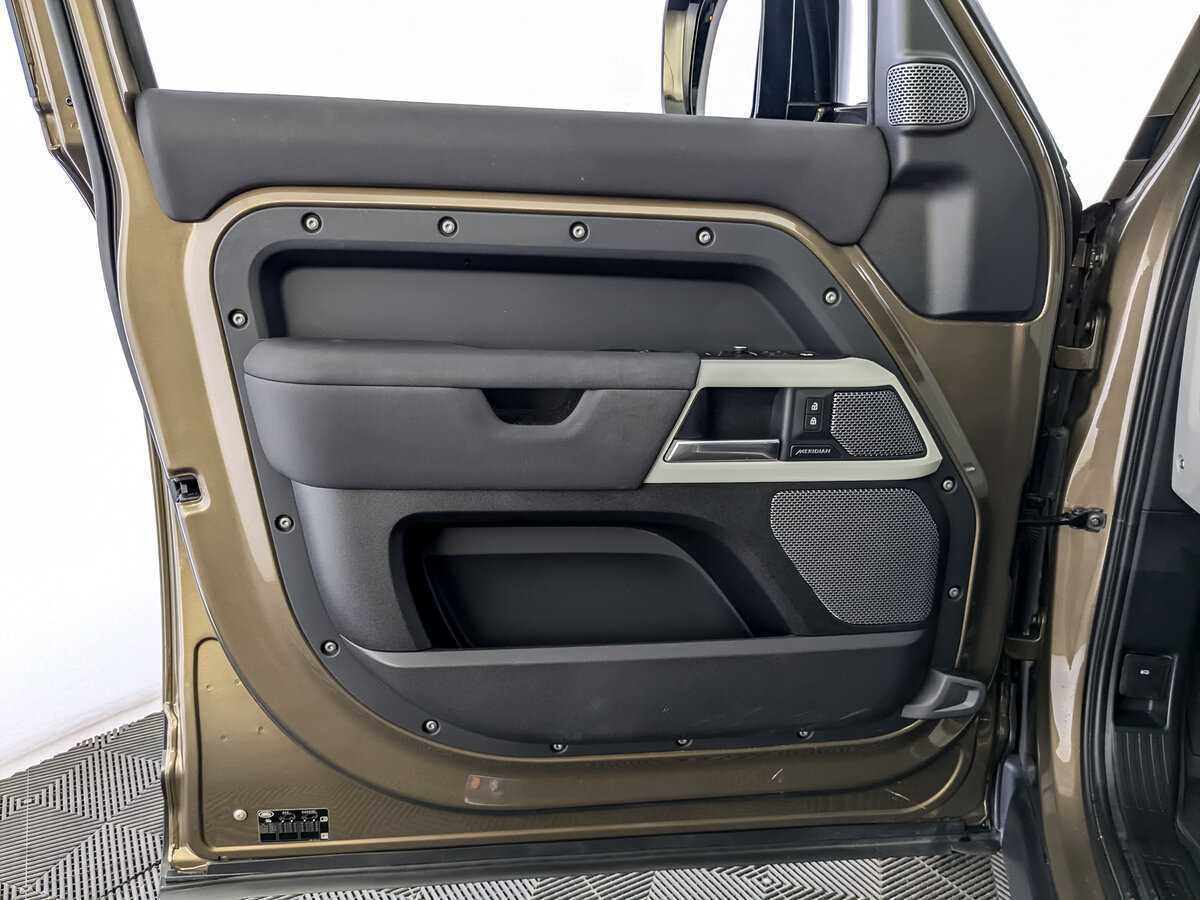 Land Rover Defender с пробегом — 2021 год. Фото: #14