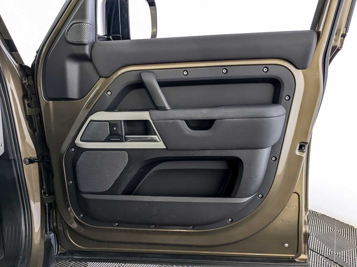 Land Rover Defender с пробегом — 2021 год. Фото: #20