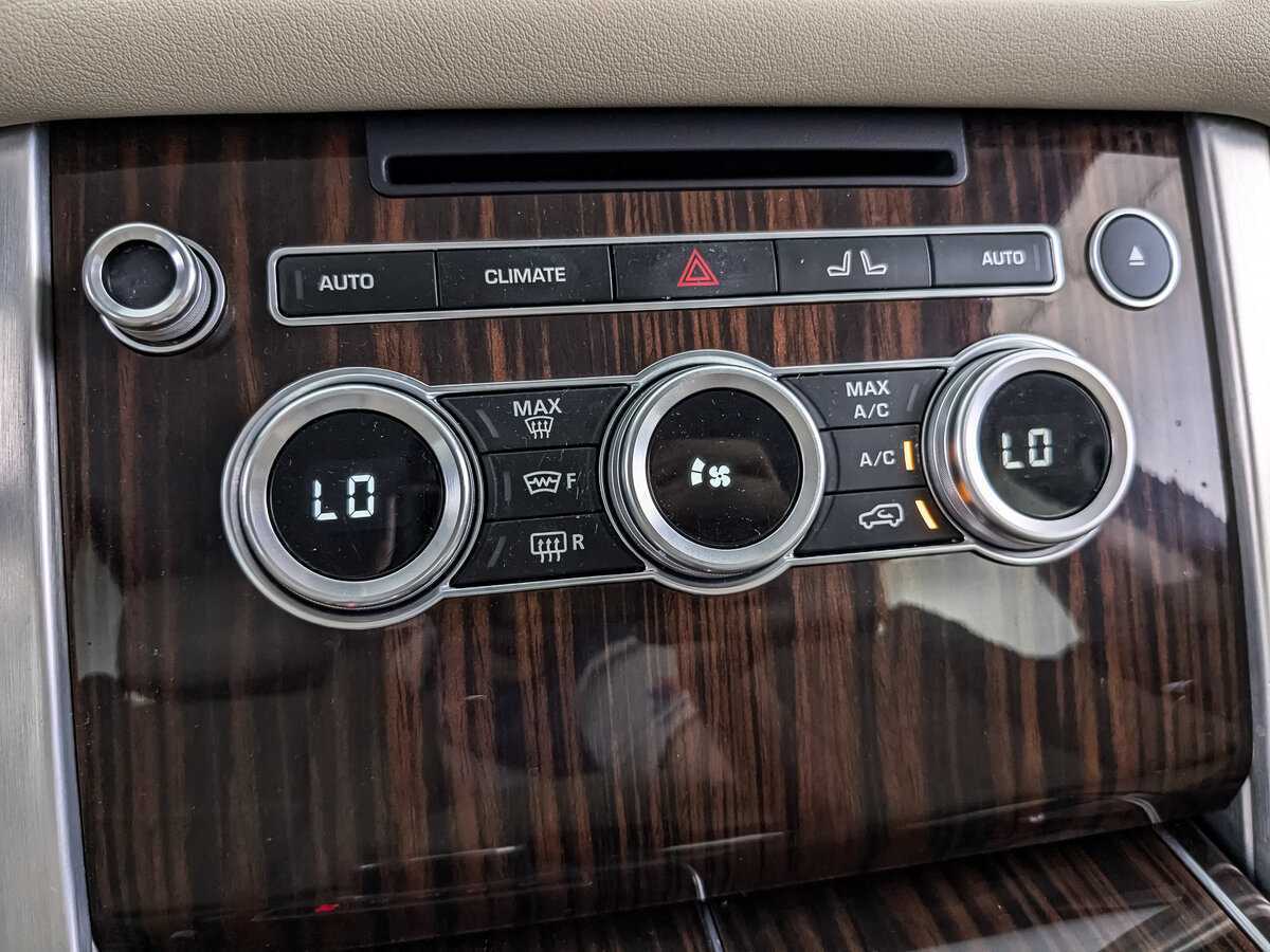 Land Rover Range Rover с пробегом — 2015 год. Фото: #22