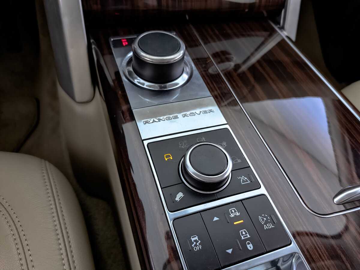 Land Rover Range Rover с пробегом — 2015 год. Фото: #23