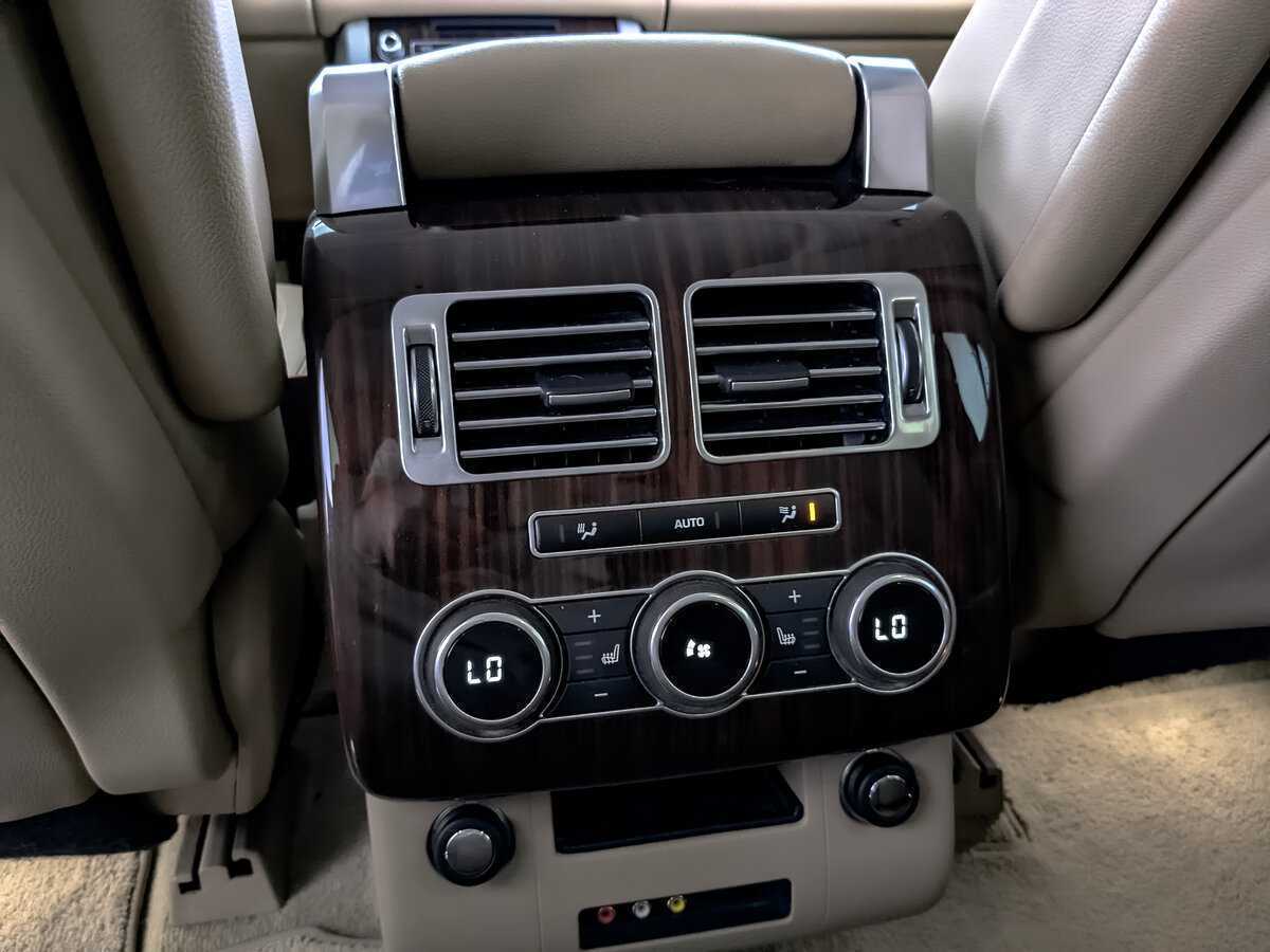 Land Rover Range Rover с пробегом — 2015 год. Фото: #24