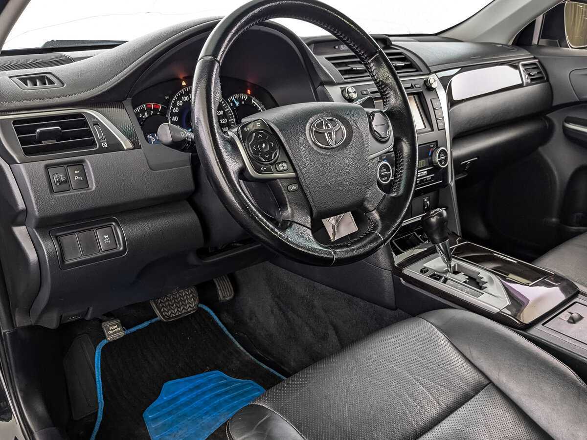 Toyota Camry с пробегом — 2014 год. Фото: #10