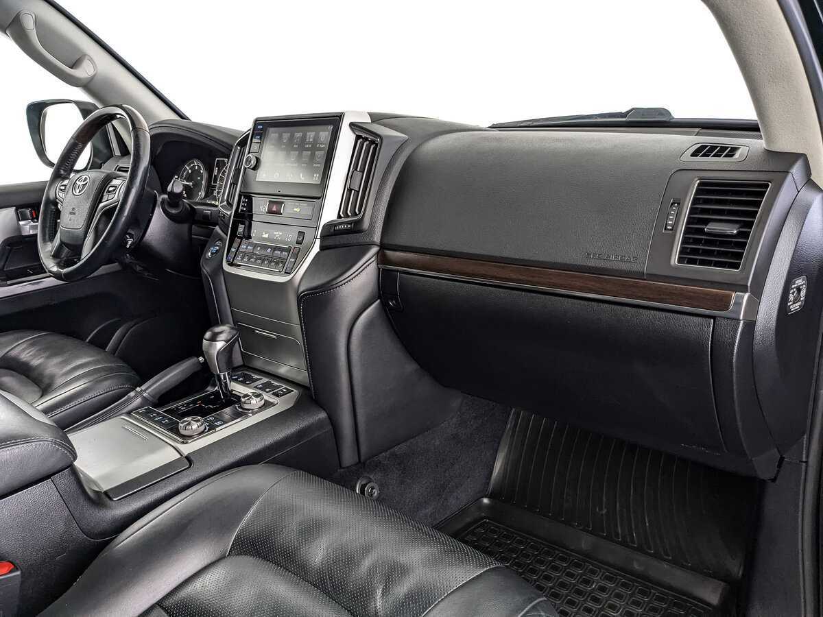 Toyota Land Cruiser с пробегом — 2017 год. Фото: #8