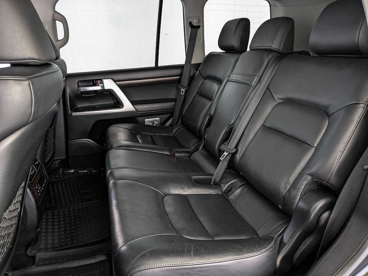 Toyota Land Cruiser с пробегом — 2017 год. Фото: #13