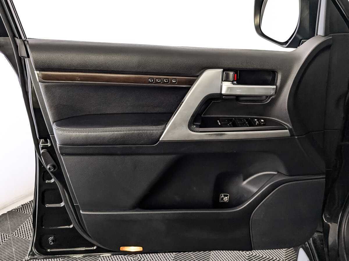 Toyota Land Cruiser с пробегом — 2017 год. Фото: #14