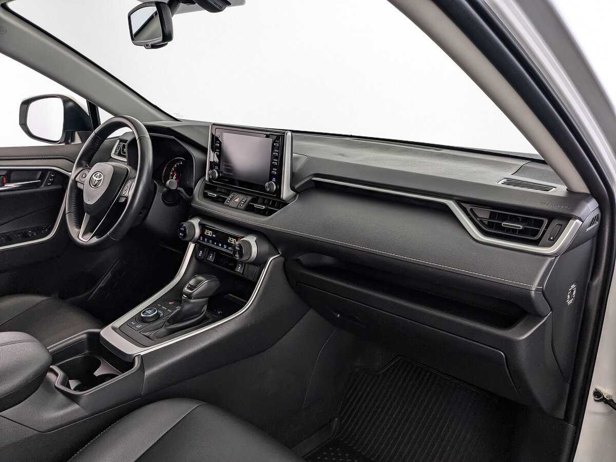 Toyota RAV4 с пробегом — 2021 год. Фото: #8