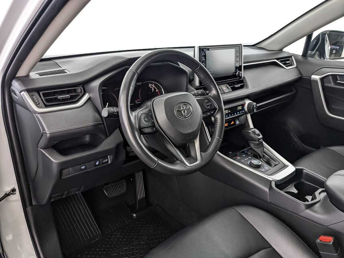 Toyota RAV4 с пробегом — 2021 год. Фото: #10
