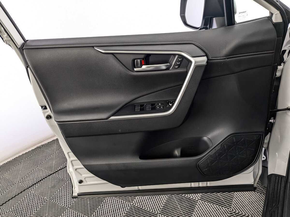 Toyota RAV4 с пробегом — 2021 год. Фото: #14