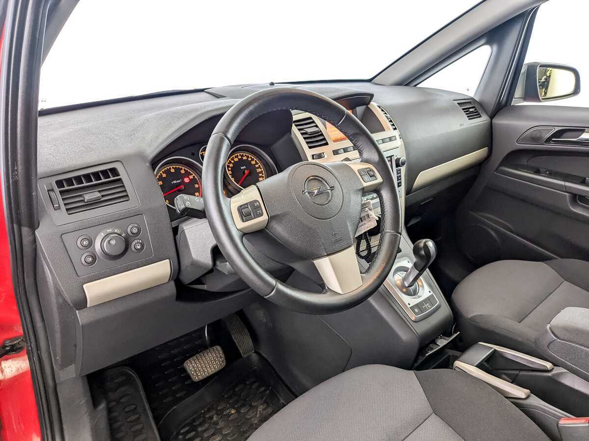 Opel Zafira с пробегом — 2008 год. Фото: #13