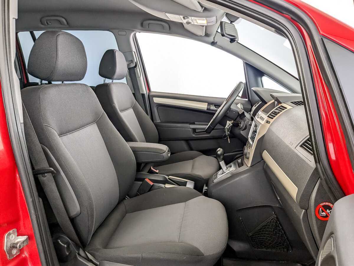 Opel Zafira с пробегом — 2008 год. Фото: #17