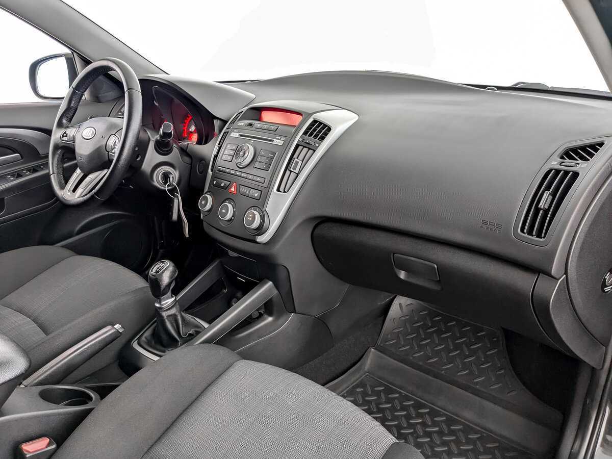 Kia Ceed с пробегом — 2010 год. Фото: #8