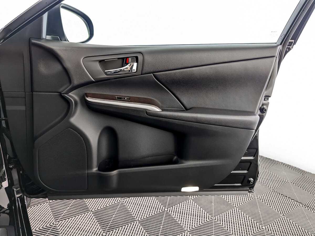 Toyota Camry с пробегом — 2016 год. Фото: #20