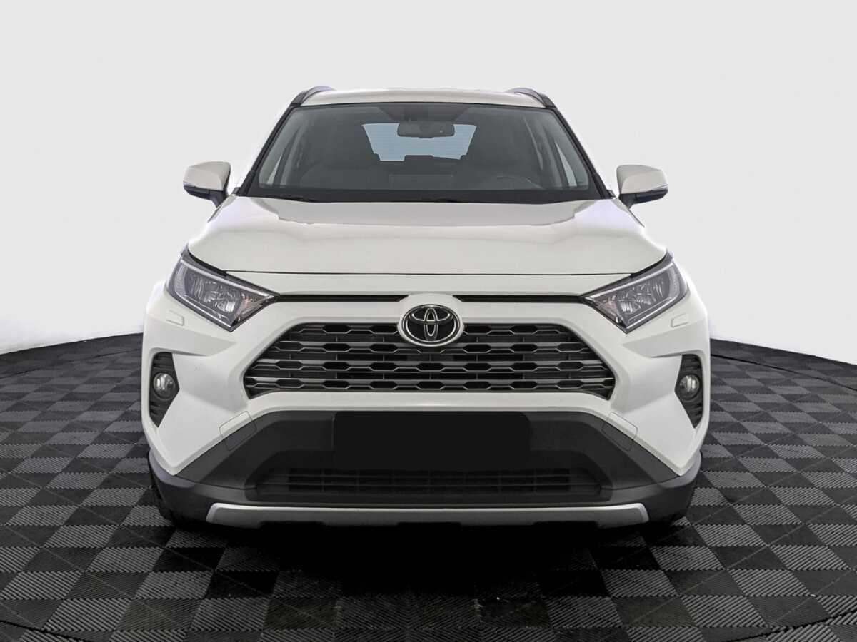 Toyota RAV4 с пробегом — 2021 год. Фото: #1