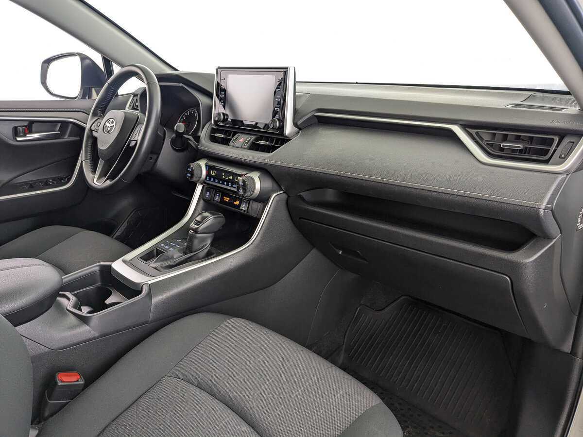 Toyota RAV4 с пробегом — 2021 год. Фото: #8