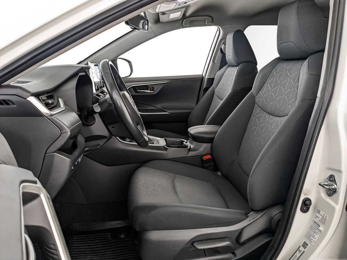 Toyota RAV4 с пробегом — 2021 год. Фото: #15