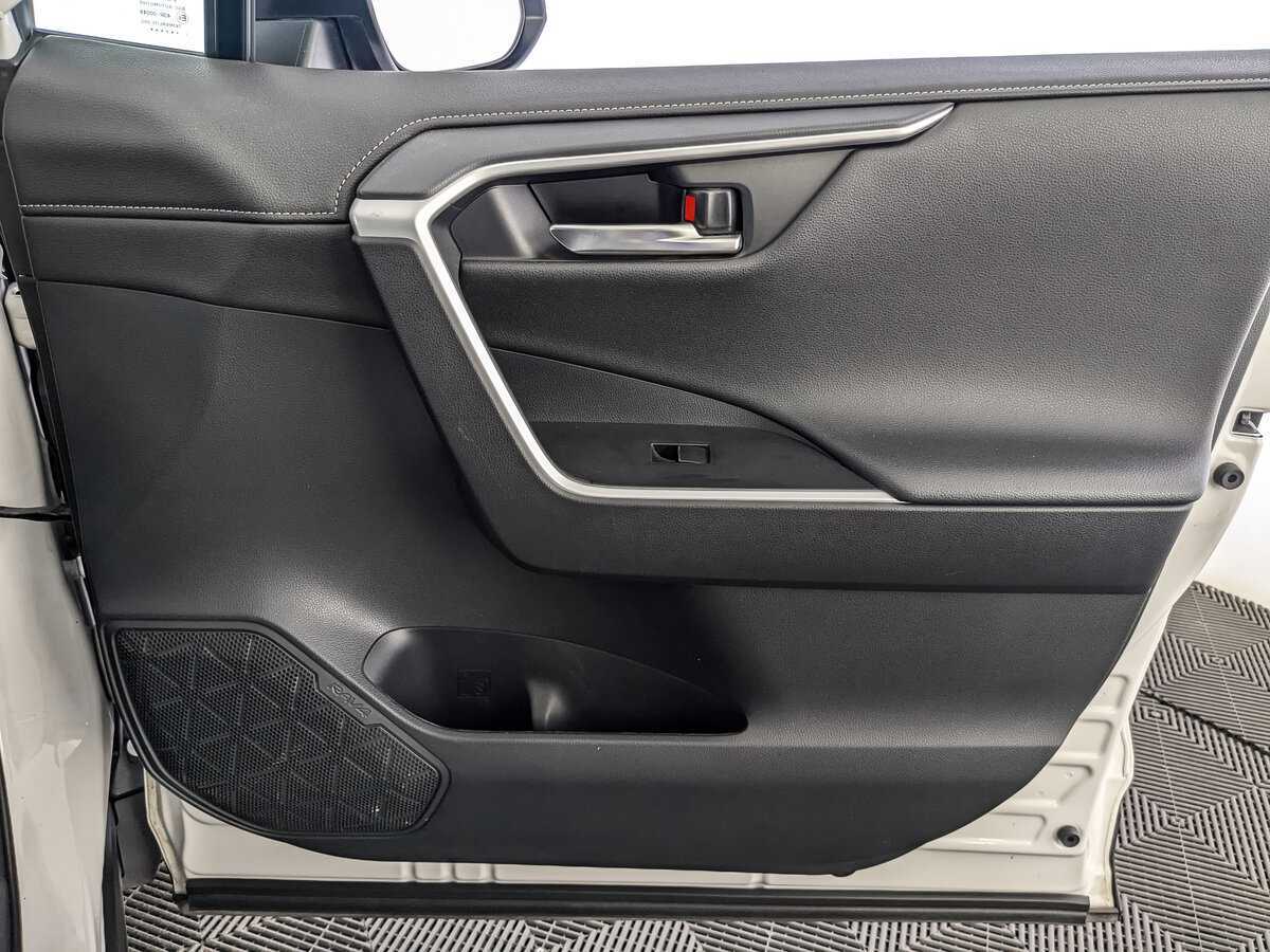 Toyota RAV4 с пробегом — 2021 год. Фото: #20