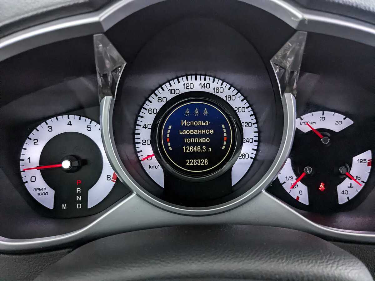 Cadillac SRX с пробегом — 2010 год. Фото: #11