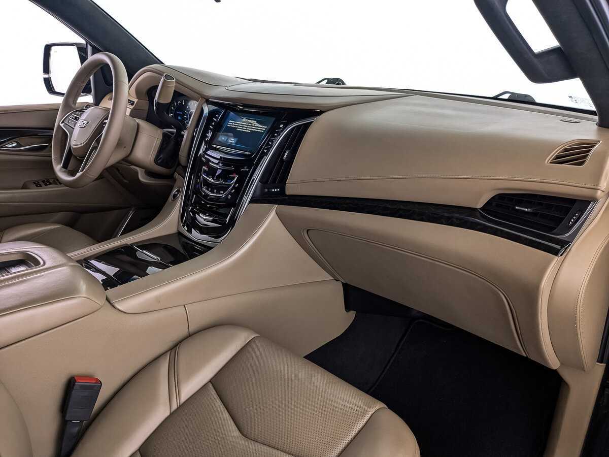 Cadillac Escalade с пробегом — 2018 год. Фото: #8