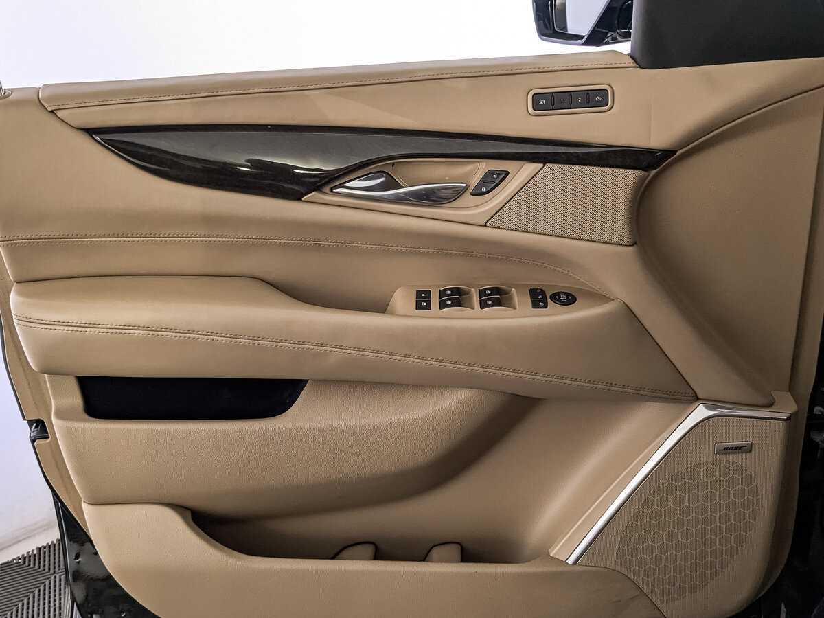 Cadillac Escalade с пробегом — 2018 год. Фото: #14