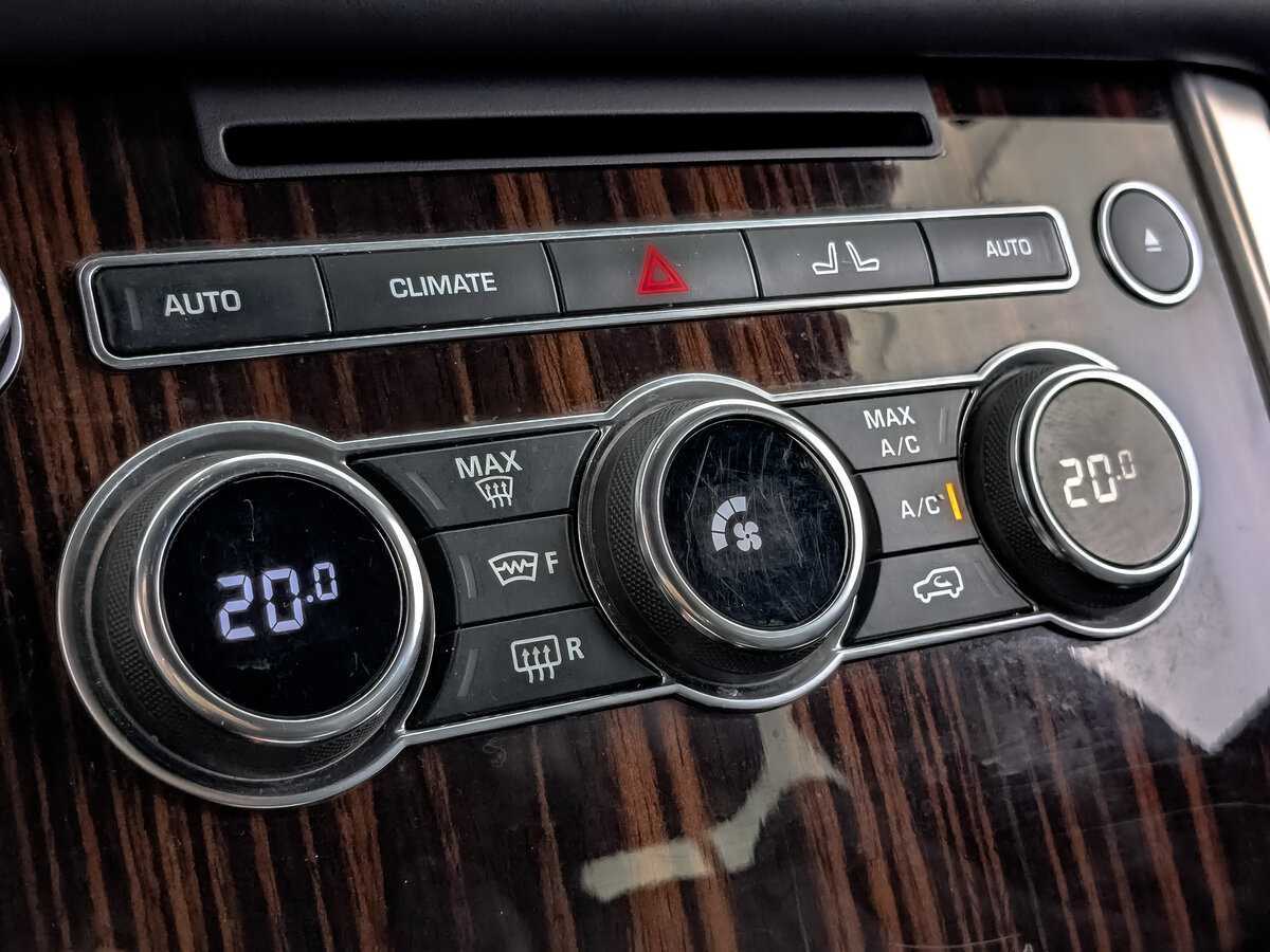 Land Rover Range Rover с пробегом — 2014 год. Фото: #16