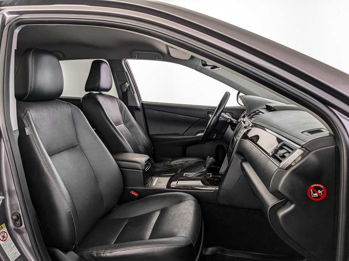 Toyota Camry с пробегом — 2016 год. Фото: #19