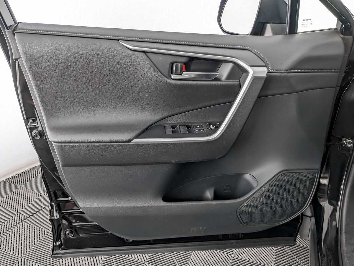 Toyota RAV4 с пробегом — 2021 год. Фото: #14