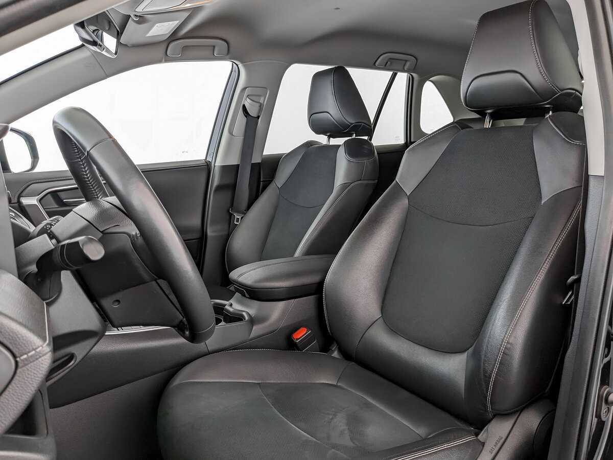 Toyota RAV4 с пробегом — 2021 год. Фото: #15